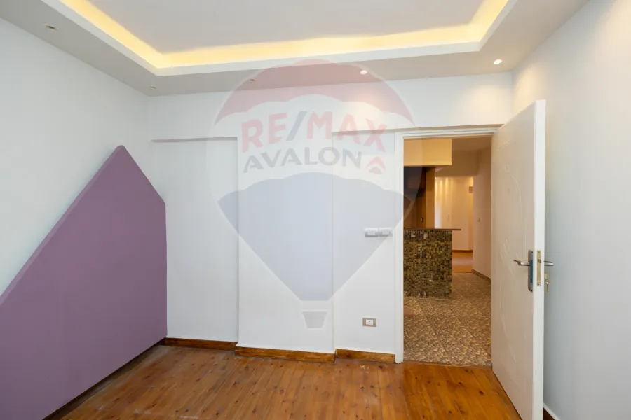 شقة للبيع 125 م  كفر عبده (ش سكينه بنت الحسين)