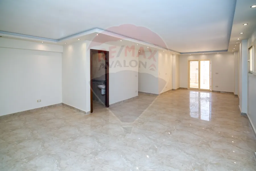 شقة للبيع 135 م جليم (ش محمد مقبل - متفرع من البحر)