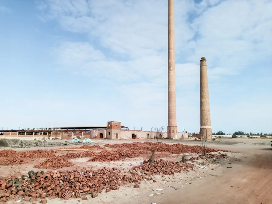 Bricks Factory For Sale 42,000m Elnatron Valley (Elhamra District )