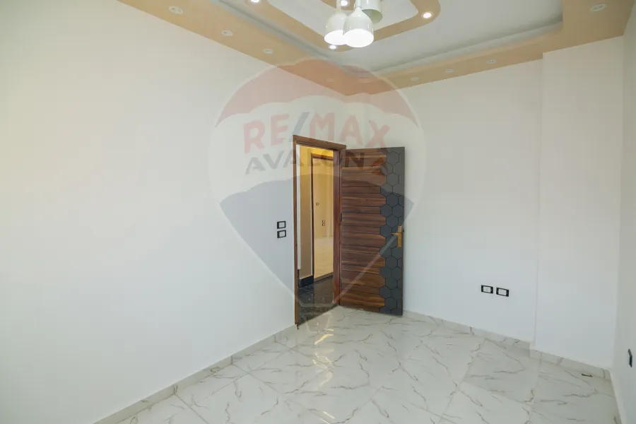 فيلا ستاندالوان للبيع (بيرلا مارينا) 330 م