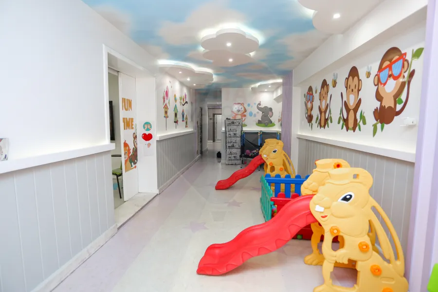 محل + ميزان للإيجار 300 م محرم بك (ش صالح الحديني)