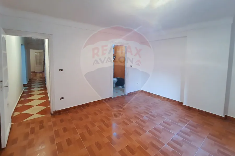 شقة للبيع 130 م  سموحة (متفرع من ش النصر)