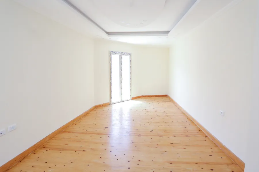 شقة دوبلكس مسجلة شهر عقارى للبيع 400 م لوران (ش شعراوى علي الترام مباشرة)