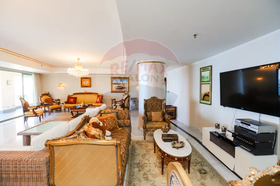 شقة للإيجار 650 م سان ستيفانو (الفورسيزون - علي البحر مباشرة)