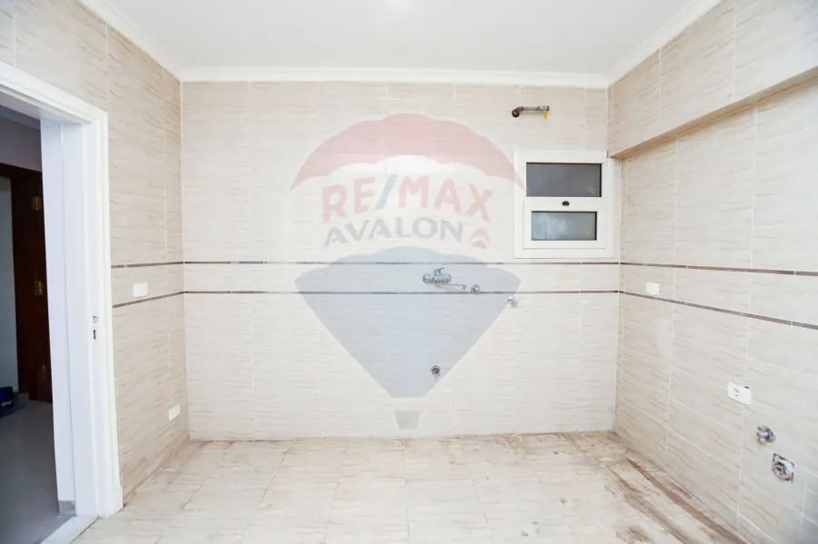 شقة للبيع 255 م جليم ( شارع ابو قير الرئيسي )