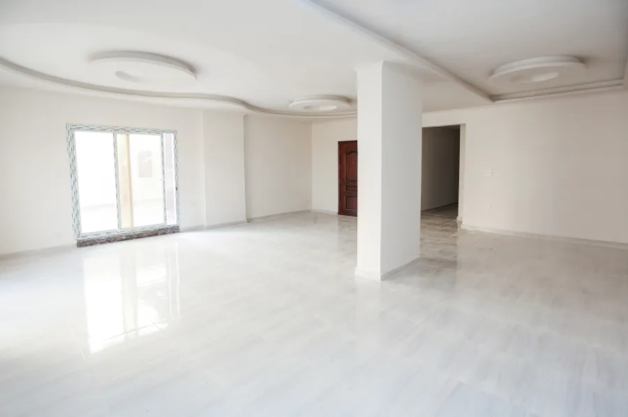 شقة للبيع 280 م سموحة ( ش ذكى رجب )