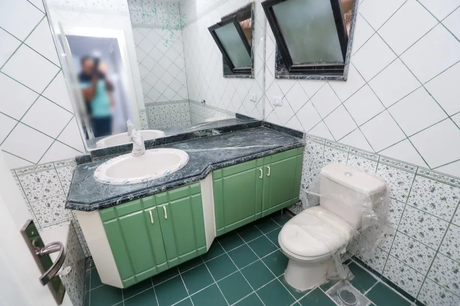 شقة دوبلكس مرخصة للبيع 307م سبورتنج (على البحر مباشرة)ً