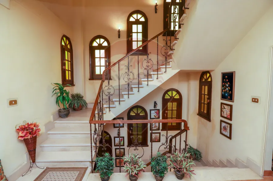 فيلا مفروشة للايجار1,200م كينج مريوط (بجوار فندق افريكانا)