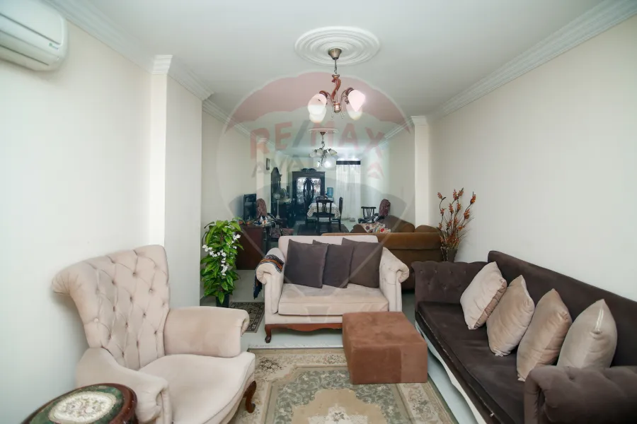 شقة للبيع 155 م محرم بك (ش زين العابدين)