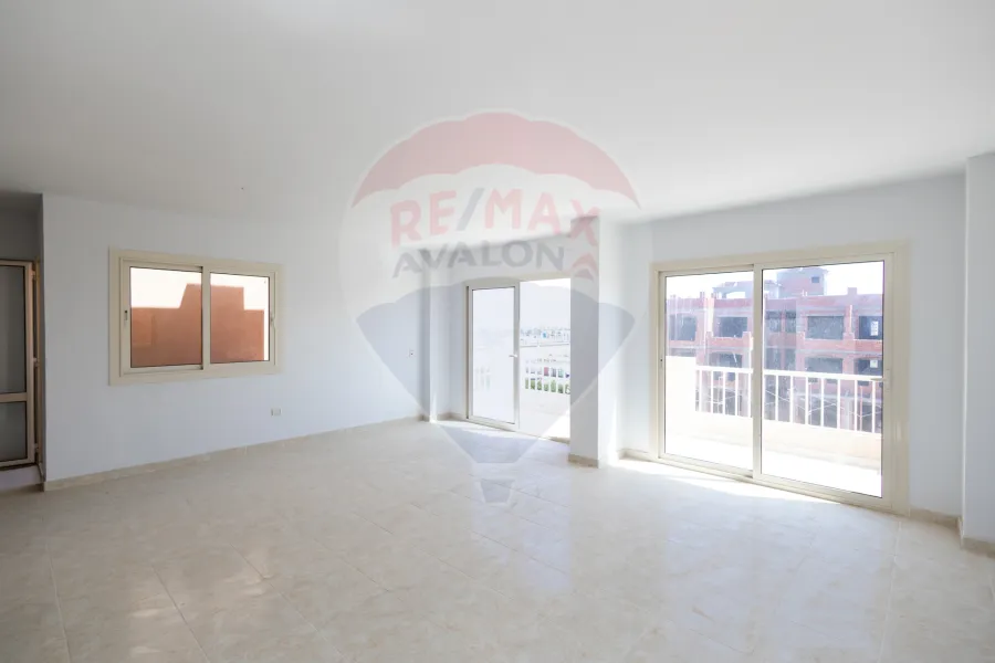 شاليه للبيع الساحل (سيدى عبد الرحمن - قرية اجورا)