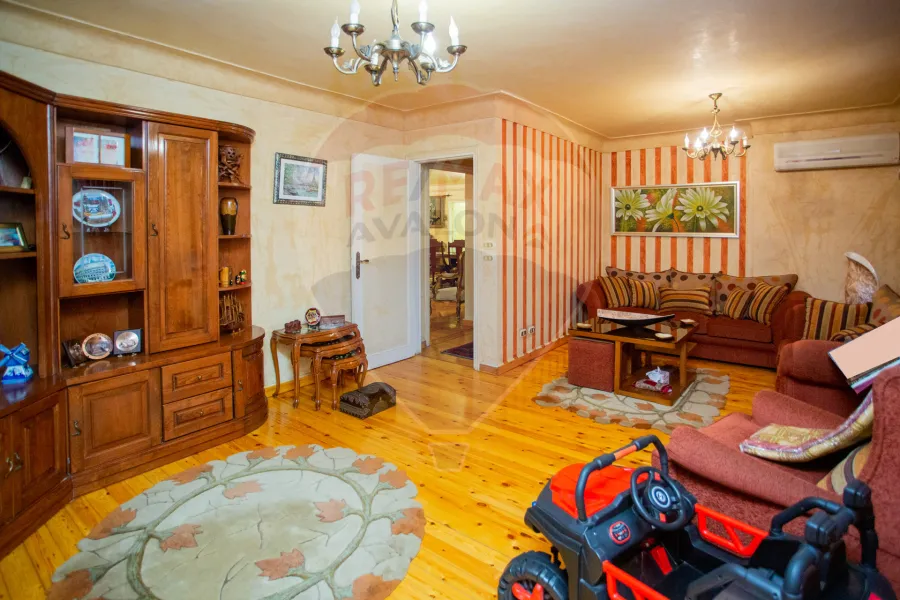 Apartment for sale 300 m sidi gaber (El-Mosheer Ahmed Ismail st)