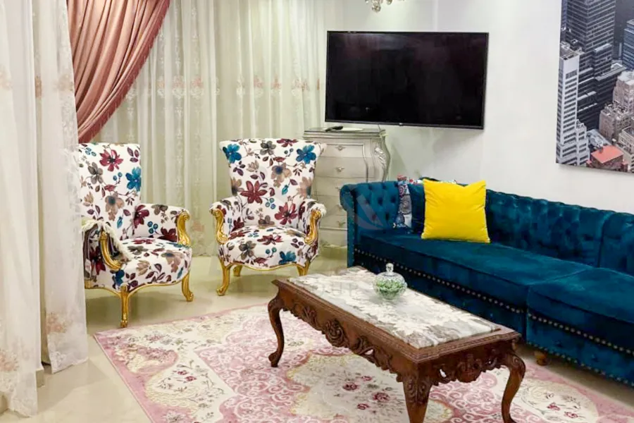 شقة للايجار المفروش 200 م سبورتنج (خطوات من نادي سبورتنج)