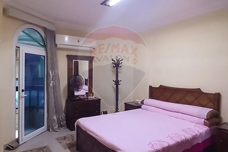 شقة للبيع 215 م كليوباترا (علي البحر مباشرة)