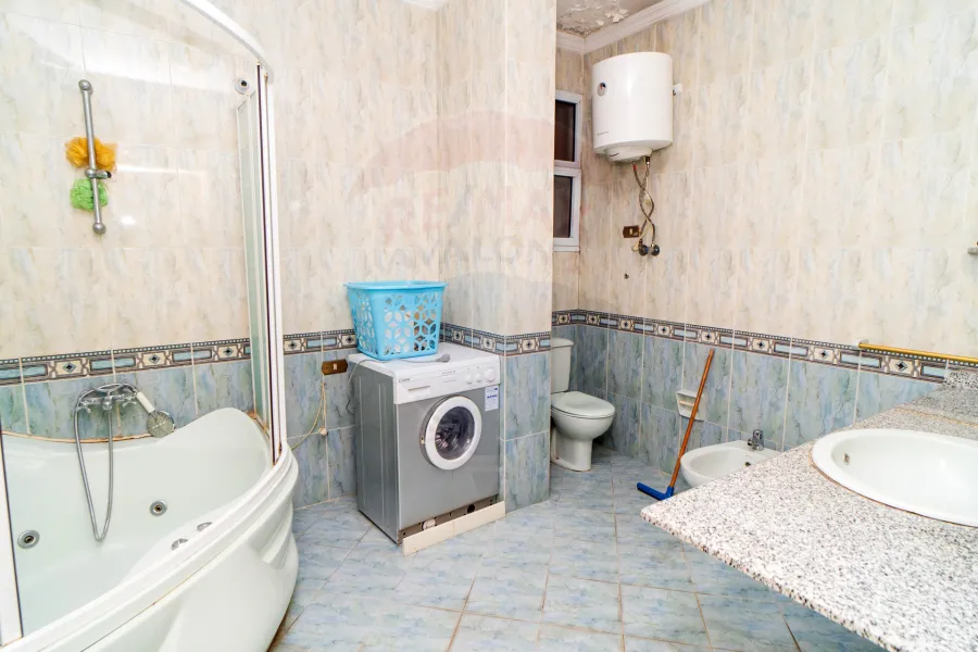 Apartment for sale 243 m Sidi Gaber (Steps from the Army Forces Hospital)