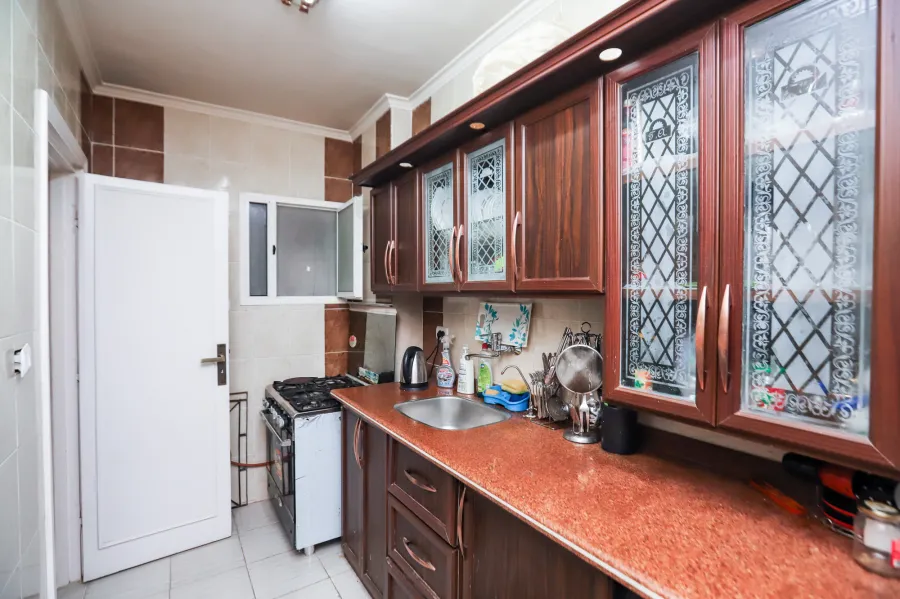 شقة للبيع 135م لوران ( بين الترام و شارع أبوقير )