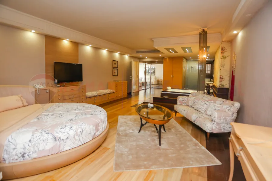 Apartment for sale 600 m San Stefano (Al-Nahhas Building - directly on the sea)