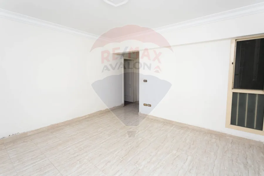 شقة للبيع 235 م كفر عبده (ش سكينة بنت الحسين)