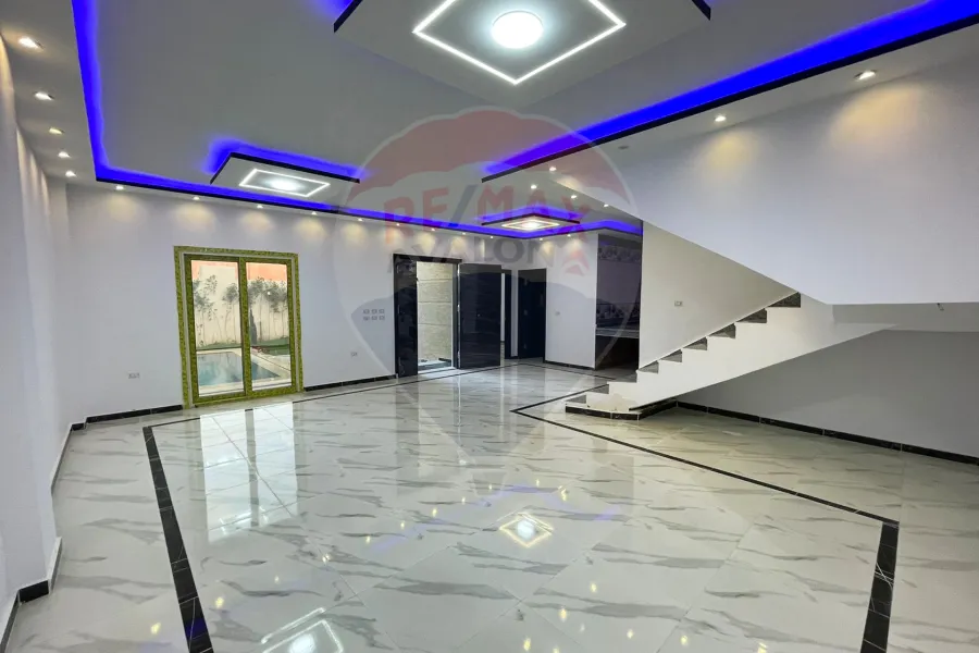 فيلا مسجلة للبيع 300 م كينج مريوط (ش عمر المختار)