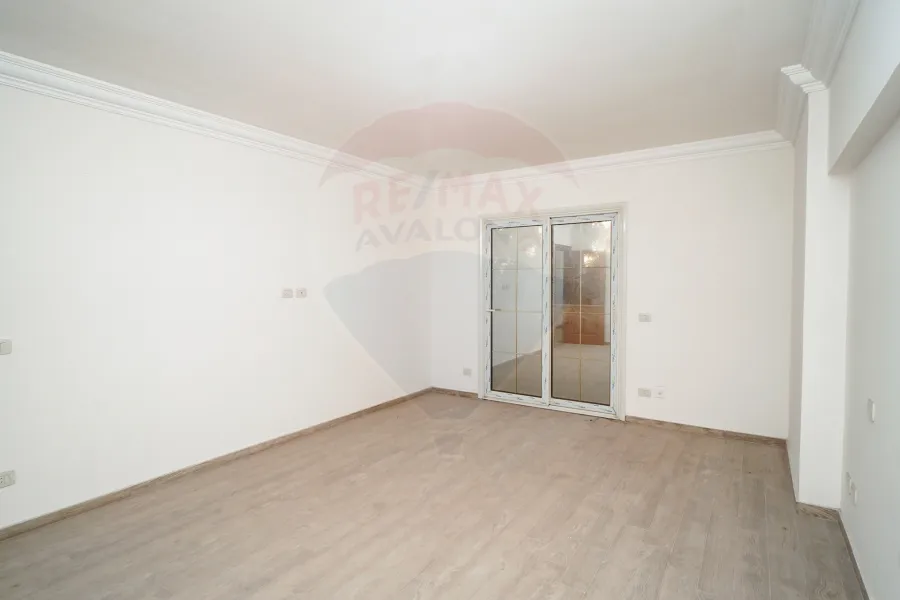 شقة للبيع 230 م جليم (ش أبو قير) - أول سكن