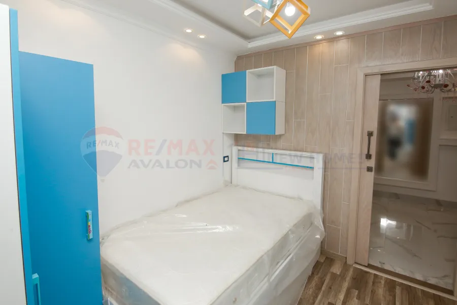 Apartment for sale 190 m Al-Mamoura ( steps from the sea )