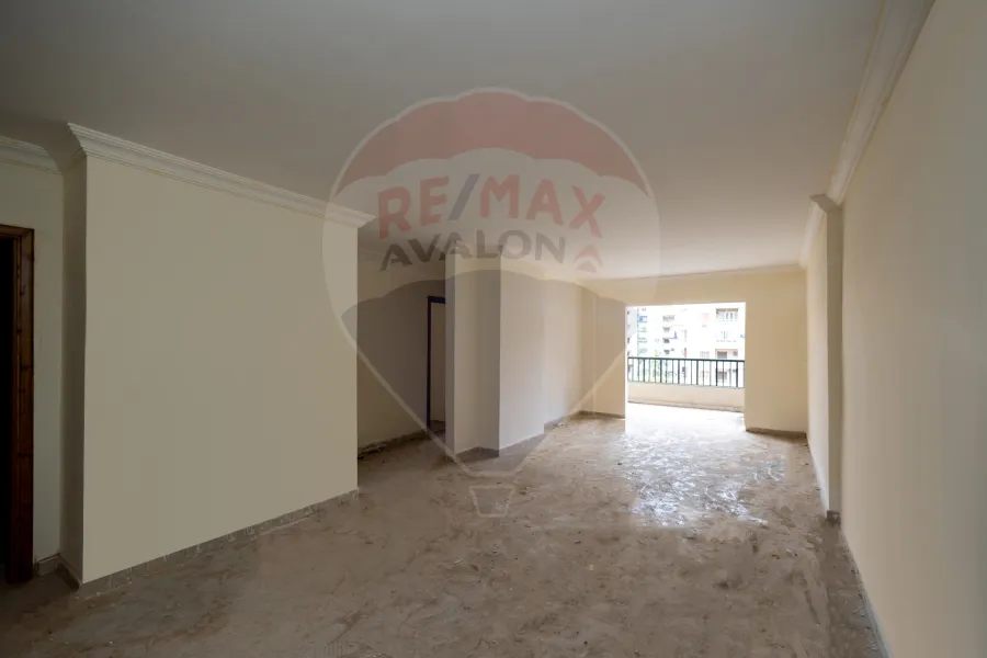 شقة للبيع 125 م المعمورة الشاطئ (كومباوند la vie - عزيز شنوده)