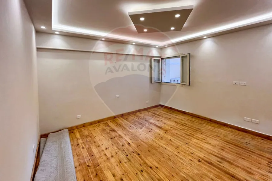 شقة أرضي مرتفع للبيع 200م + 165م حديقة لوران