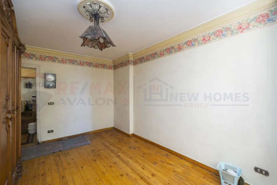 Apartment for sale 185 m Gleem (Mahmoud El Deeb St - second number from the sea)