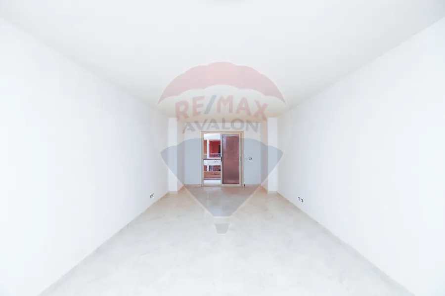 شقة للبيع 150 م المنتزة( ابراج الحلواني - رويال بلازا )