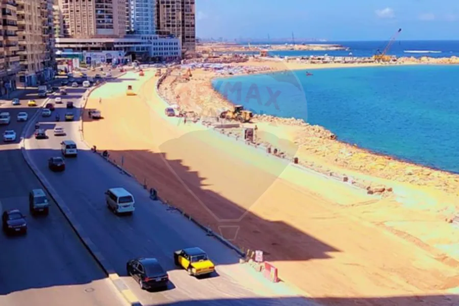 شقة للبيع 110 م  سيدي بشر (علي البحر مباشرة)