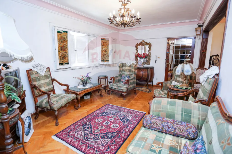 شقة للبيع 160م كفر عبده ( ش خليل الخياط )