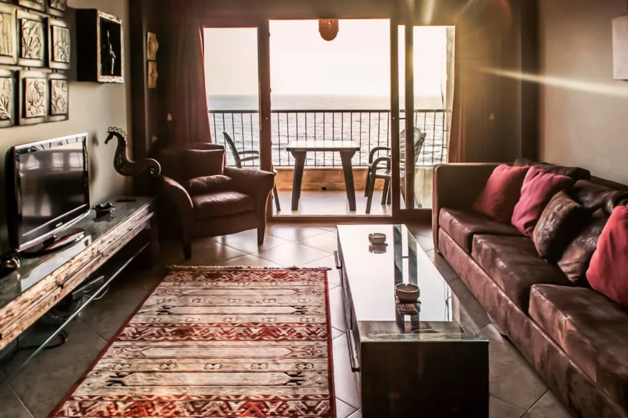 شقة  للايجار مفروش 120م سابا باشا (بانوراما رائعة على البحر مباشرة)