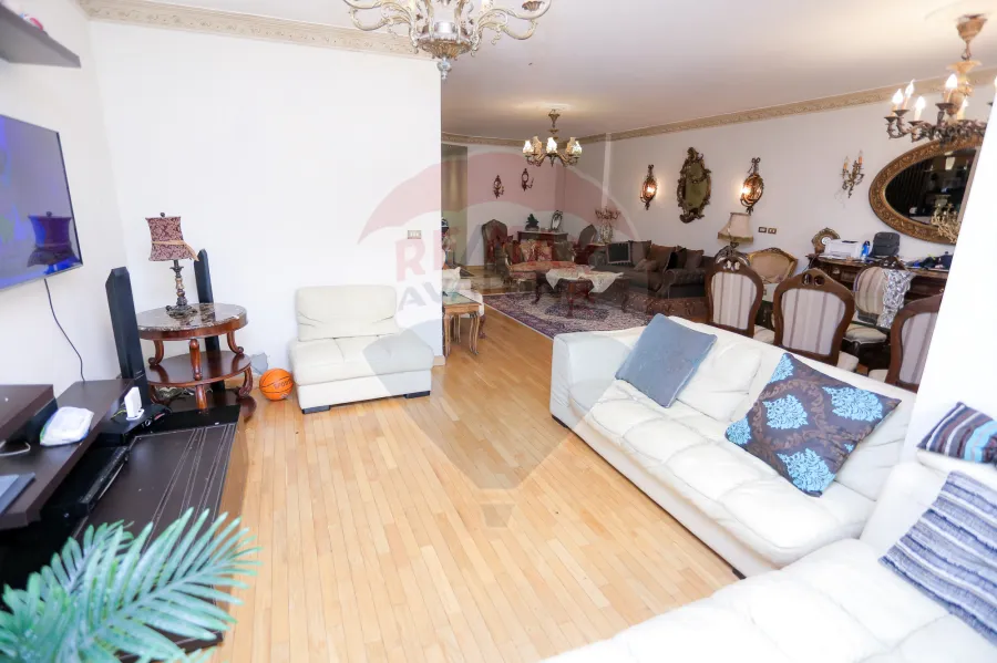 شقة للبيع 205 م سموحة (ميدان فيكتور عمانوئيل مباشرة- عمارة براند)