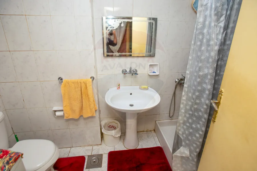 شقة للبيع 105م رشدي (ش احمد شوقي)