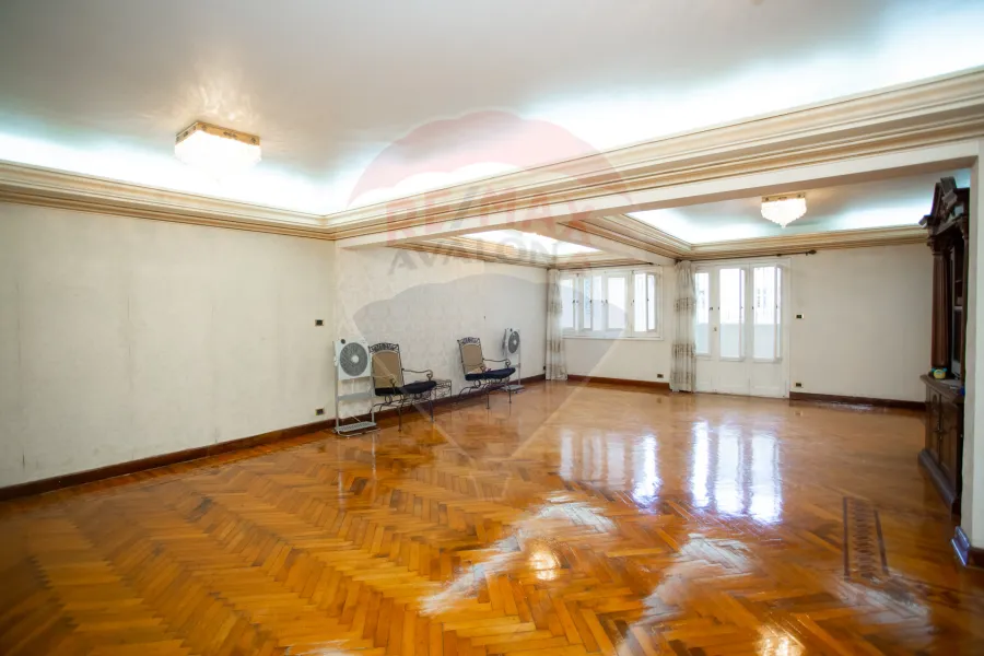 شقة مسجلة للبيع 271 م رشدي (المعسكر الرومانى)