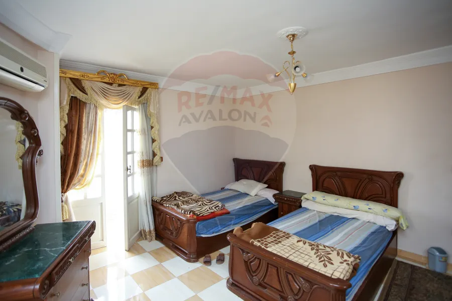 شقة للبيع 208 م رشدي (ش عبد العزيز عجمية)