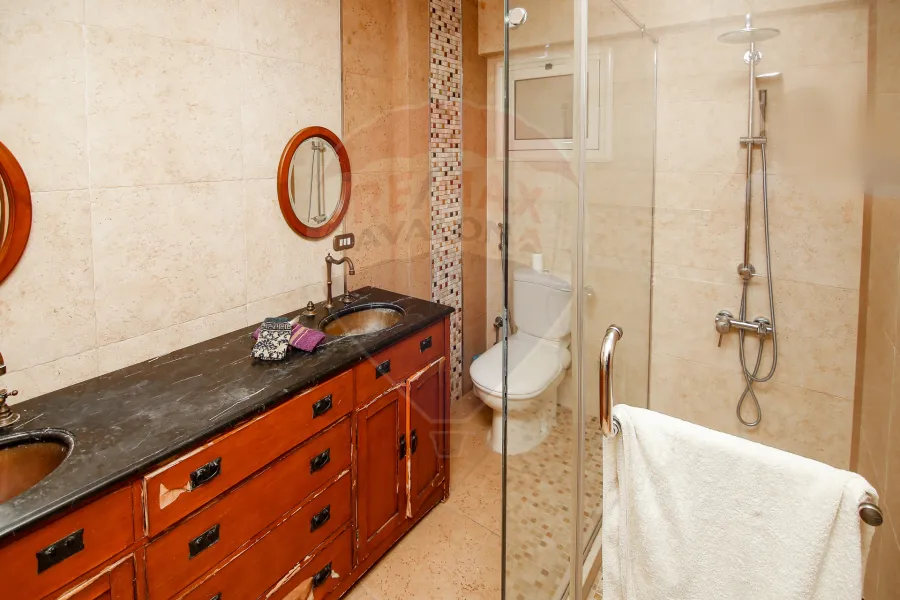 شقة للبيع 365 م السرايا ( على البحر مباشرة )