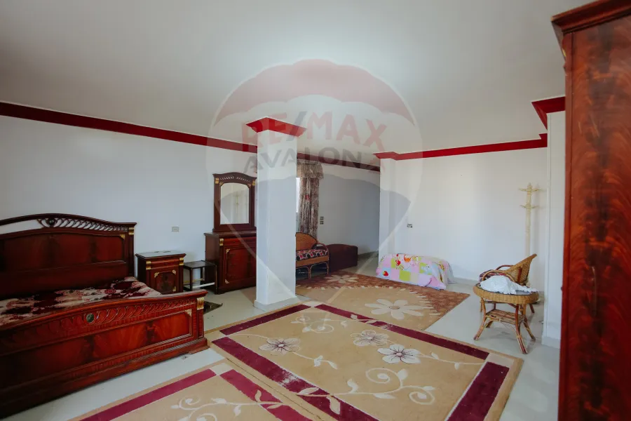 شقة للبيع 500 م سبورتنج (علي البحر مباشرة)