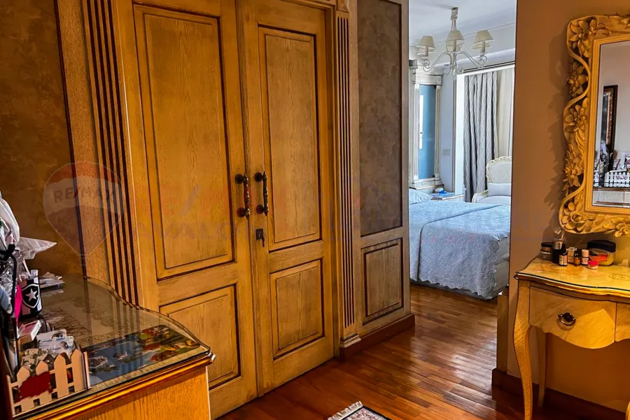 شقة للبيع 210 م وابور المياه (خطوات من النادى الاوليمبى)