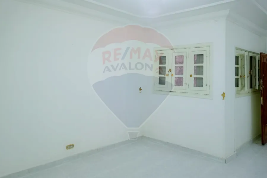 شقة للايجار 130 م سموحة (ش زكي رجب)