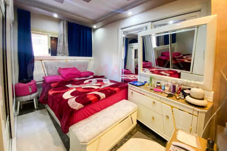 Apartment for sale 100 m Stanley (steps from the sea)