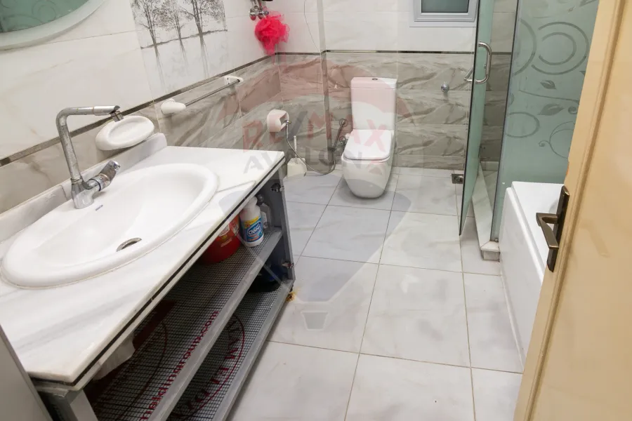 شقة للبيع 248 م السرايا (ش عبد السلام عارف)