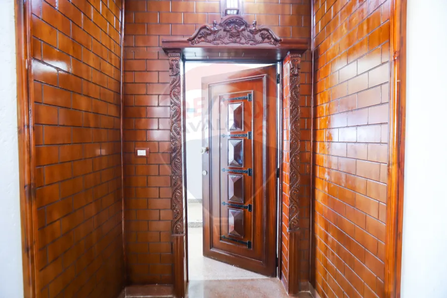 شالية للبيع 135 م  المعمورة الشاطئ (خطوات من البحر)