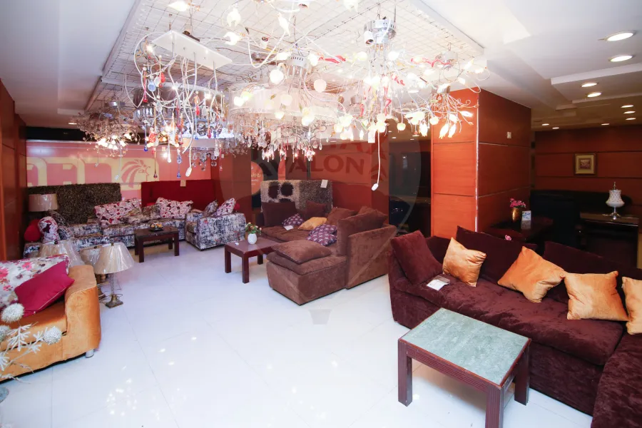 محل تجارى للبيع 2200 م السيوف (ش جميله بوحريد) - يصلح لجميع الأنشطة التجارية