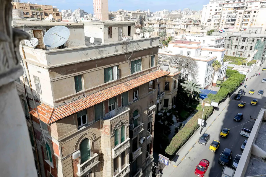 شقة للبيع 235 م الحى اللاتيني ( ش فؤاد رأساً - امام هيئة ميناء الاسكندرية )