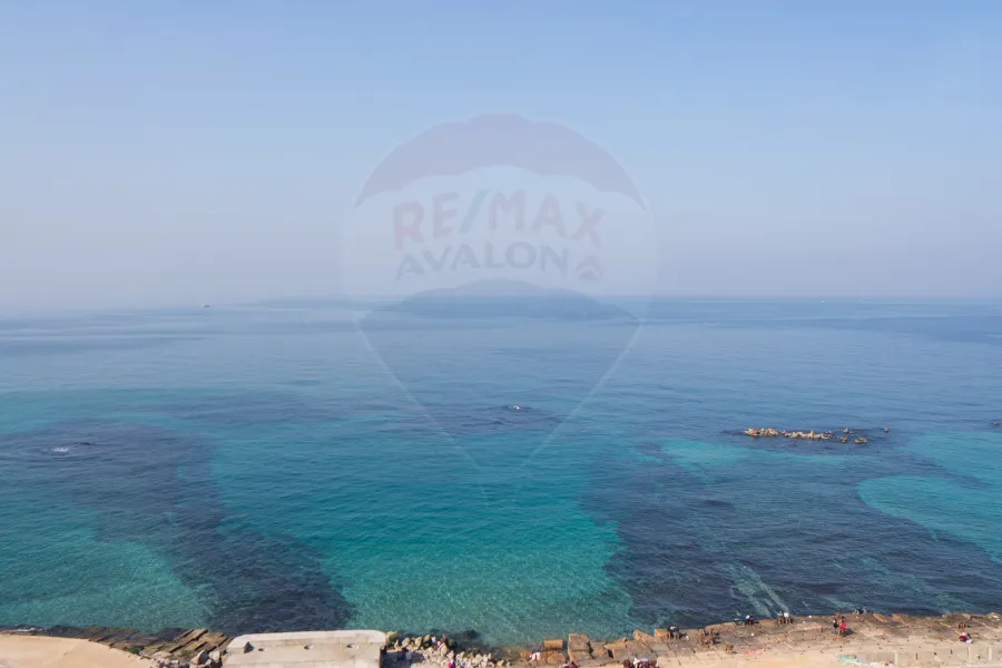 شقة للايجار 200 م كليوباترا (علي البحر مباشرة)