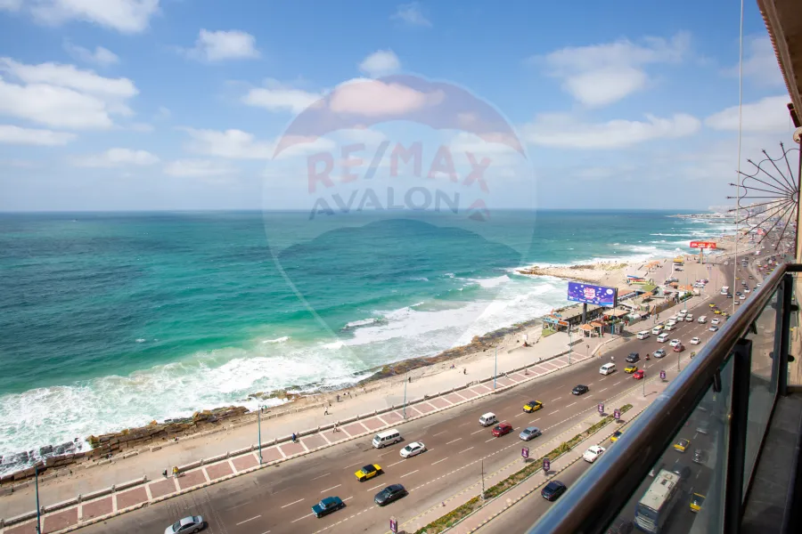 Apartment For Sale 330 m Camp Chezar (directly on the sea)