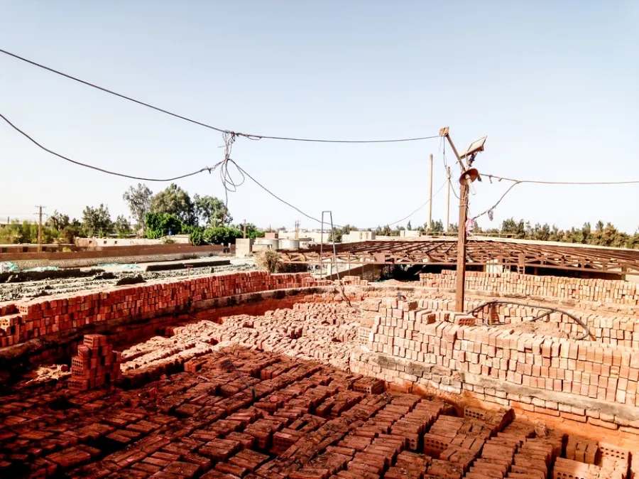 Bricks Factory For Sale 42,000m Elnatron Valley (Elhamra District )