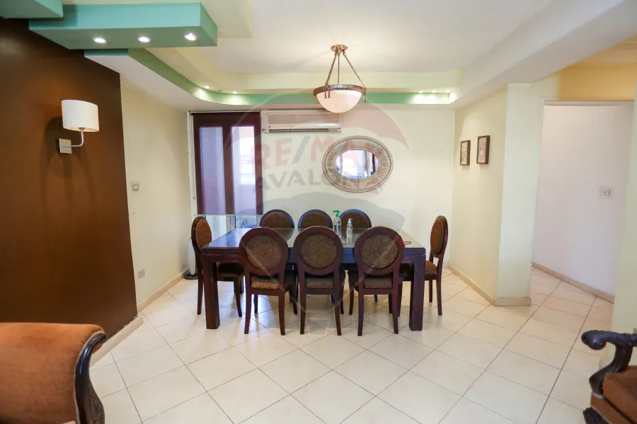 فيلا فاخره للبيع  370 م  كينج مريوط (خطوات من مطار برج العرب الدولى)