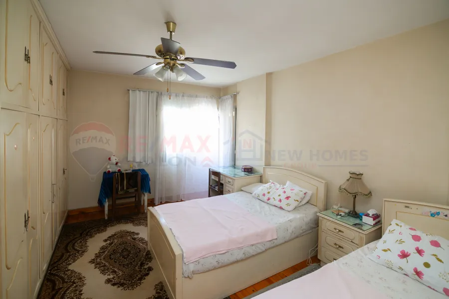 شقة للبيع 220 م سموحة (متفرع من ش مصطفى كامل)