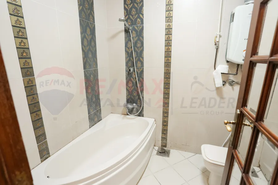 شقة للبيع 181 م سموحه (ش ذكي رجب)